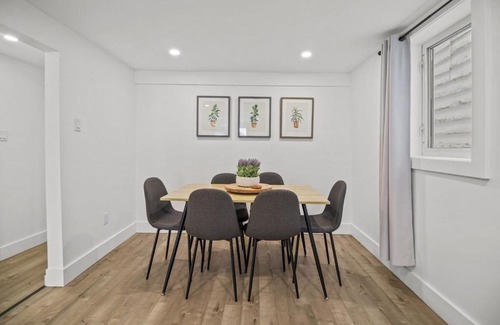 Terra Nova House | Georgestown Hutch Private Patio Parking