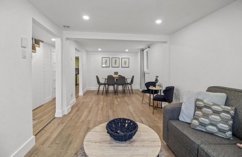 Terra Nova House | Georgestown Hutch Private Patio Parking