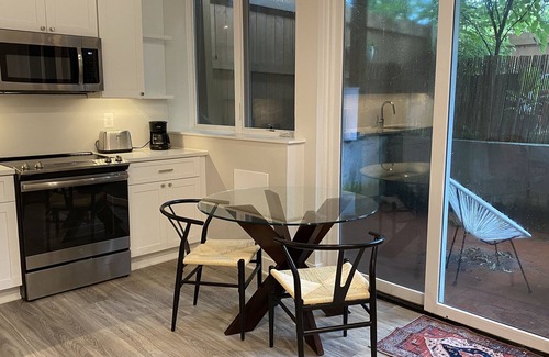Georgetown Apartment | Georgetown Boutique Apartment in 4 unit bldg, Patio (1 mo min)