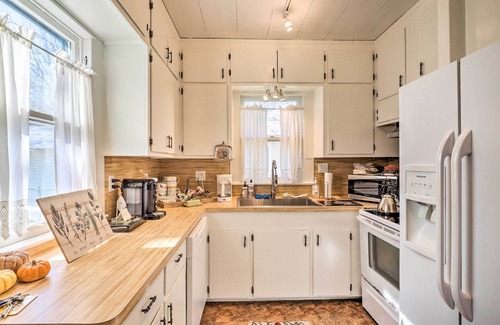 Georgetown Cottage | Georgetown Vacation Rental Close to Town Square!