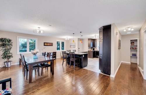 Sherwood Park House | Georgia - 3 BR Bungalow w/Deck, BBQ & Near Mall