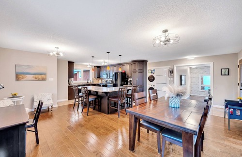 Sherwood Park House | Georgia - 3 BR Bungalow w/Deck, BBQ & Near Mall