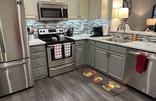 Athens House | Georgia Dawg House! Game weekend, business travel, this condo has it all!