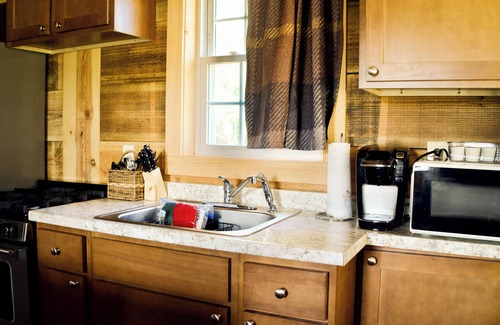 Ashburn Cabin | Georgia Golf Cottage with 9-hole course, pool, tennis court, clubhouse and more!