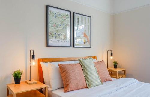 Barry Apartment | Georgia Suite - Modern 1BR Apartment with Parking & WIFI