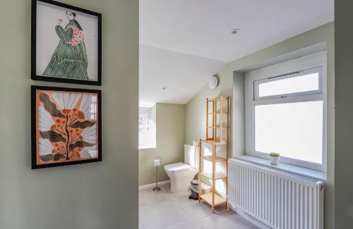 Barry Apartment | Georgia Suite - Modern 1BR Apartment with Parking & WIFI