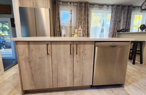 Waubaushene House | Georgian Bay Cottage-nHot Tub/Sauna/Trail/Run/Bike/Swim/Marina!