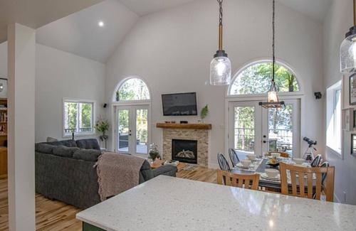 Kemble Cottage | Georgian Bay - Newly-Built Luxury Watefront Cottage w/AC, Wi-Fi, BBQ, Firepit!