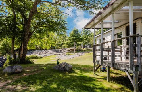 Carling House | Georgian Bay Rockwood 3-bdrm Waterfront Cottage #2