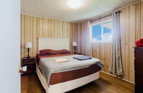 Carling House | Georgian Bay Rockwood 3-bdrm Waterfront Cottage #2