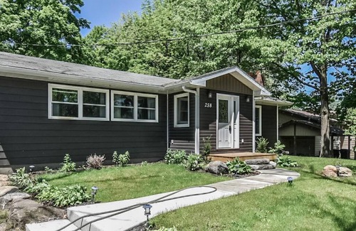 Waubaushene House | Georgian Bay Trail Cottage w/hot tub and fireplace