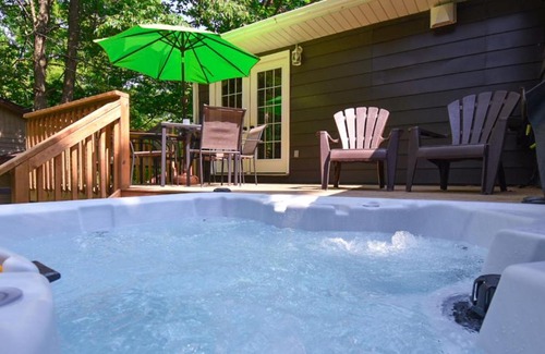 Waubaushene House | Georgian Bay Trail Cottage w/hot tub and fireplace