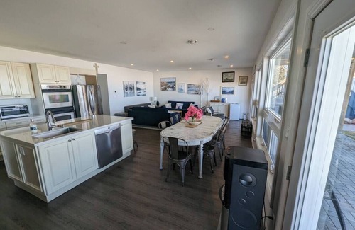 Tay Cottage | Georgian Bay Waterfront Cottage - 7 Bedroom, 3 Bath + Hot tub +Office +Wifi