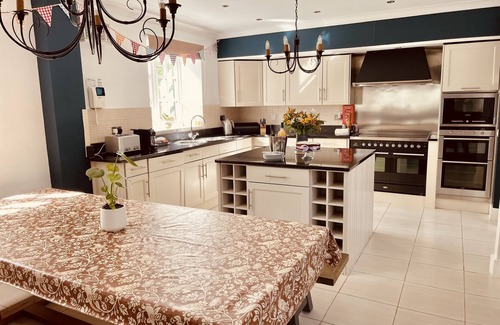Downham Market House | Georgian CoachHouse Country Retreat & Hot Tub.Ideal for celebrations & families!