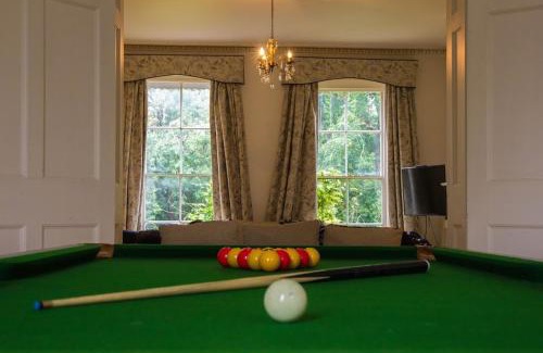 Chichester House | Georgian House - Great for Groups & Celebrations! Located in Central Chichester with Parking - Chichester Holiday Properties