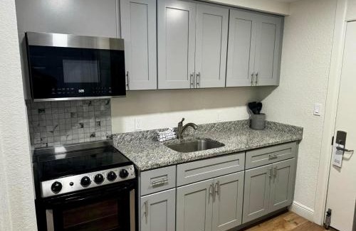 Georgian Inn Apartment | Georgian Inn Beach Club