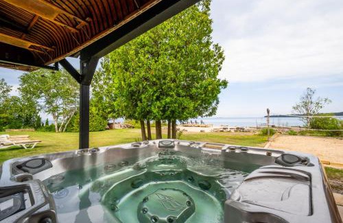 Tobermory House | Georgian Legendary Tobermory Retreat With Hot Tub