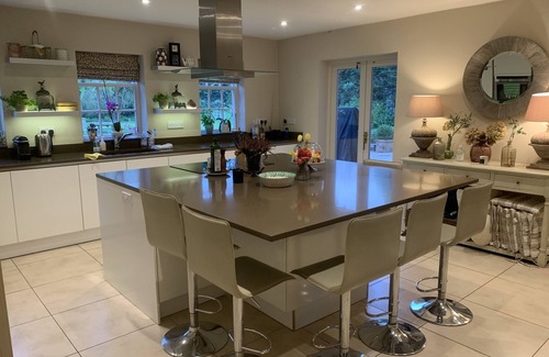 Tadley House | Georgian style country house in village