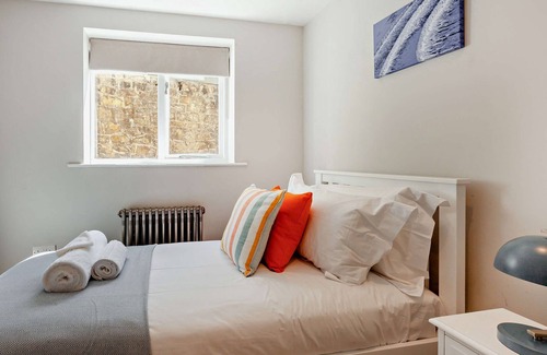 Upper Town Cottage | Georgian Vogue - stylish apartment for 5 in the city