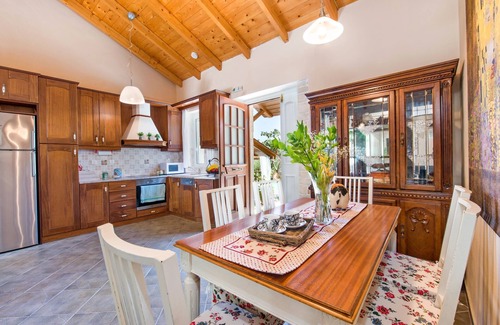 Mpogdanatika Villa | Georgina House, Paxos: Your Luxury Retreat Awaits.