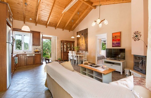Mpogdanatika Villa | Georgina House, Paxos: Your Luxury Retreat Awaits.