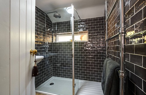 Lavenham Cottage | Georgina's Spacious King Size Bed Bedroom
