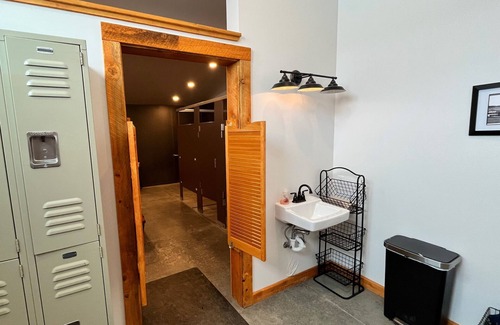 Whitepine Cabin | Geothermal Ranch Lodge with private Hot Springs Pool, Sleeps 25-50.