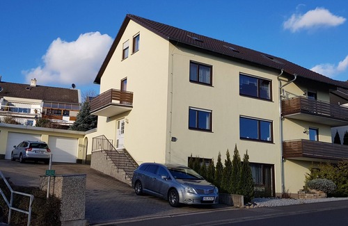 Bad Kissingen Apartment | Gepflegte Dachgeschosswohnung im 2-familienhaus in Ruhiger Wohnlage