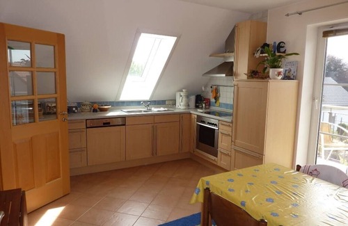Schoensee Apartment | Geräumige 70qm Ferienwohnung mit Balkon, für 3 Personen