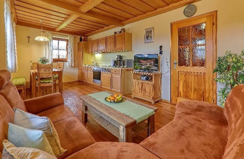 Viechtach Apartment | Geräumige FeWo (75m2) für 5 Personen mit möblierter Sonnenterrasse