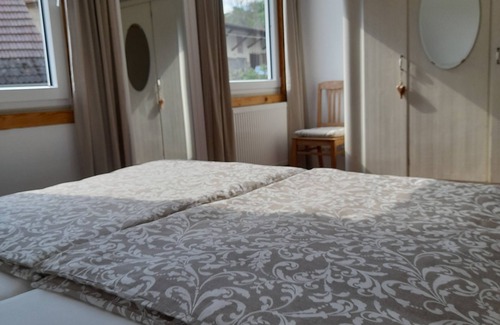 Ebertsbronn Apartment | Geräumige und Gemütliche Ferienwohnung in Ruhiger Lage, mit Großem Außenbereich