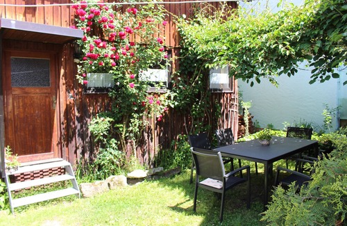 Neudrossenfeld Apartment | Geräumiges Ferienhaus direkt am Roten Main, kostenfreies WLAN