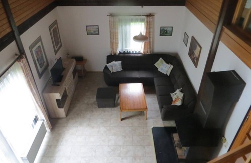 Kattersdorf Apartment | Geräumiges Ferienhaus mit Kaminofen und Garten