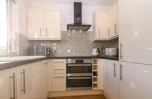 Trearddur Bay Cabin | GER-Y-LLI, pet friendly, character holiday cottage in Trearddur Bay