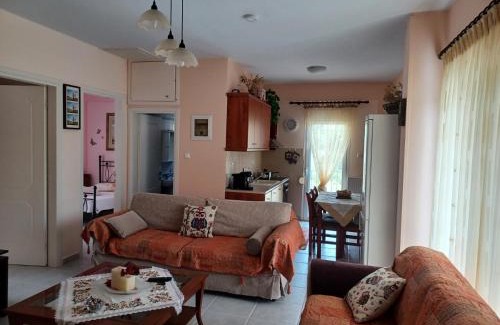 Gerakini Apartment | Gerakini 2BR Apt with Shared Pool