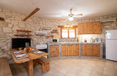 Ano Vasilikos House | Gerakomylos Stone House