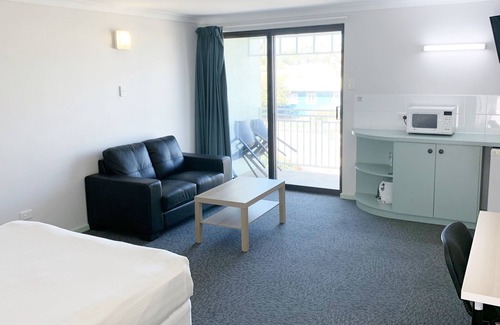 Mount Tarcoola Hotel | Geraldton Motor Inn