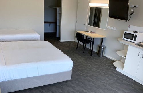 Mount Tarcoola Hotel | Geraldton Motor Inn