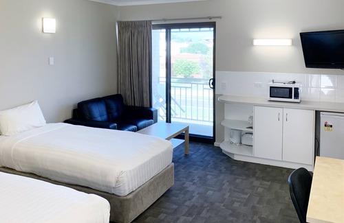 Mount Tarcoola Hotel | Geraldton Motor Inn