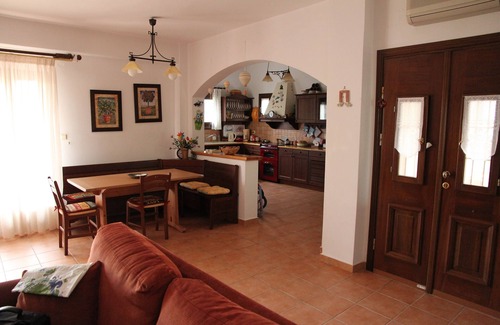 Poros Villa | Gerani House Located at a quite neighborhood near to Askeli beach & supermarket