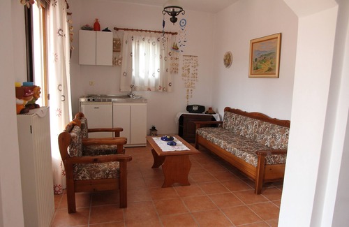 Poros Villa | Gerani House Located at a quite neighborhood near to Askeli beach & supermarket