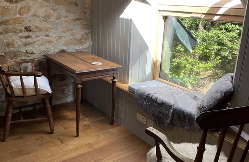 Saint-Martin-Chateau House | Gerenoveerde Watermolen met Sauna, Ideale Plek Voor Serieuze Ontspanning