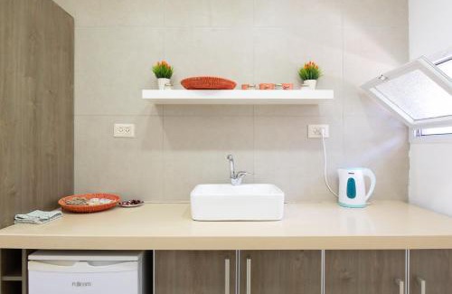 Haifa Apartment | German Colony main street - Bahai Gardens center