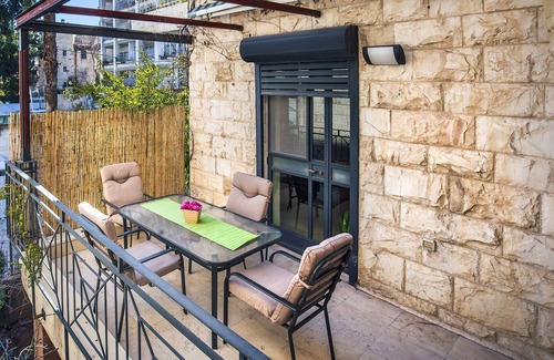 Emek Refaim Apartment | German Colony - Spacious & Bright with Balcony