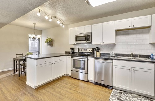 Germantown Condo | Germantown 2br Long-term stays