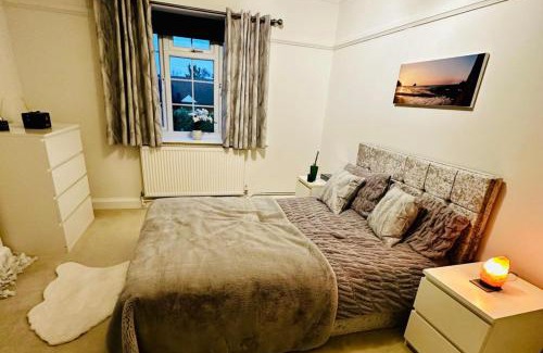 Gerrards Cross Apartment | GerrardsCross-Sleeps4-Parking-PetFriendly-Wembley