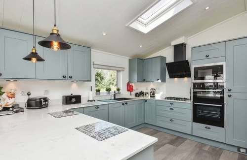 South Lakeland Leisure Village Cottage | GERRIDA LODGE, pet friendly, with pool in Tewitfield