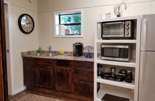 Cypress Cottage | Gerries Place1 - PRIVATE- Unique Cottage- Rescue Llama Ranch - Suburb of Houston