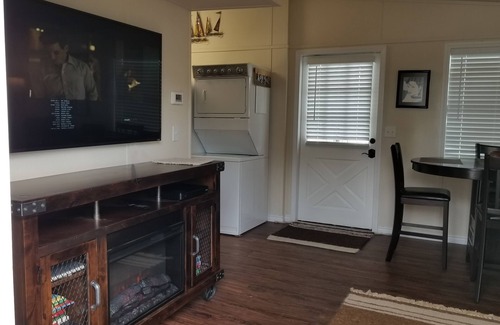Cypress Cottage | Gerries Place1 - PRIVATE- Unique Cottage- Rescue Llama Ranch - Suburb of Houston