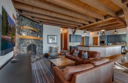 Lake Forest House | Gerry G. - Lakefront - TLUXP